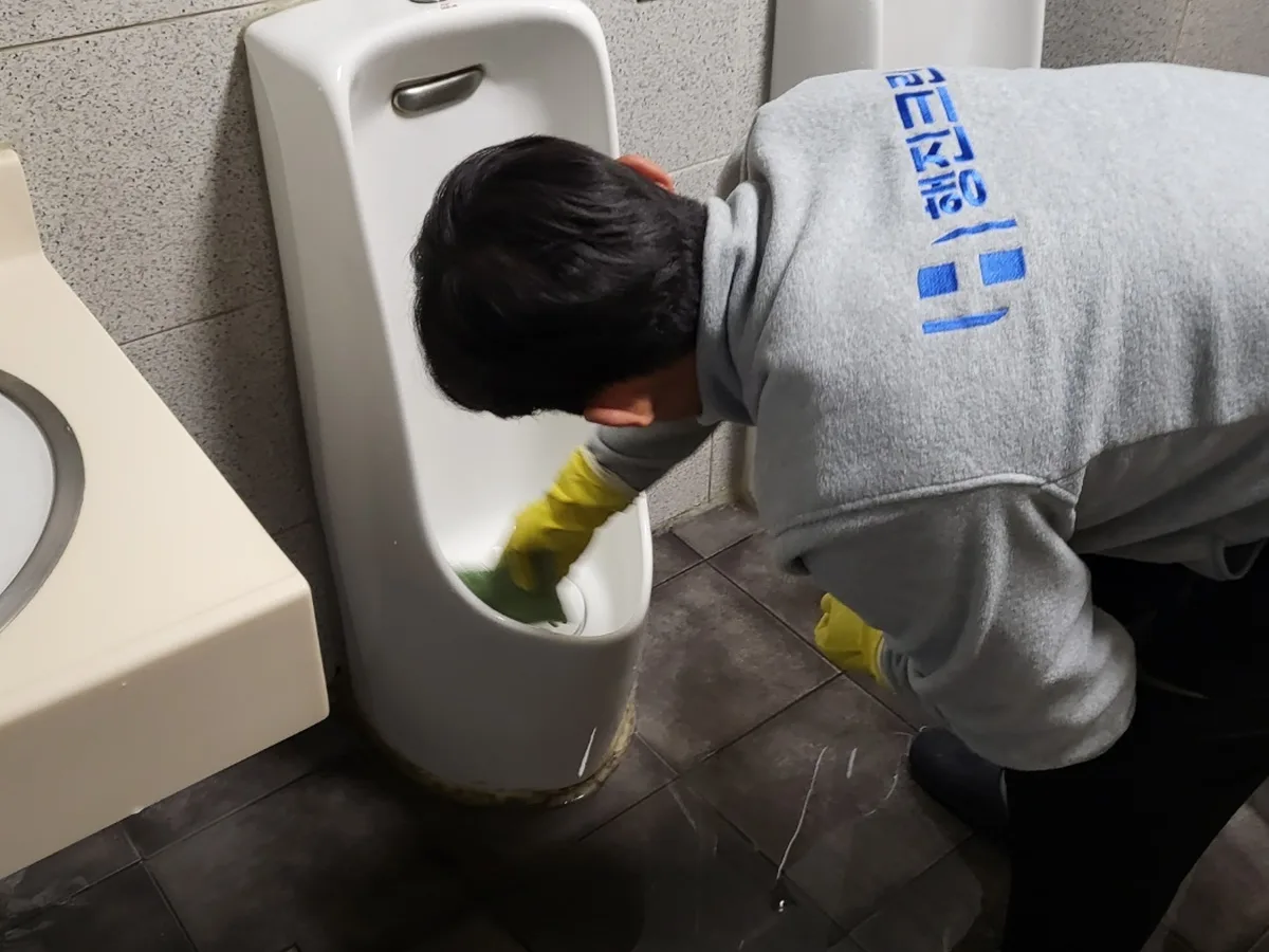 삼척시 정하동 학교 화장실 세면대 살균 위생청소 사례 - 행진크린